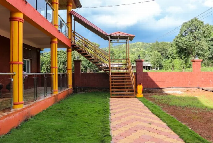 Garden path to the rooms