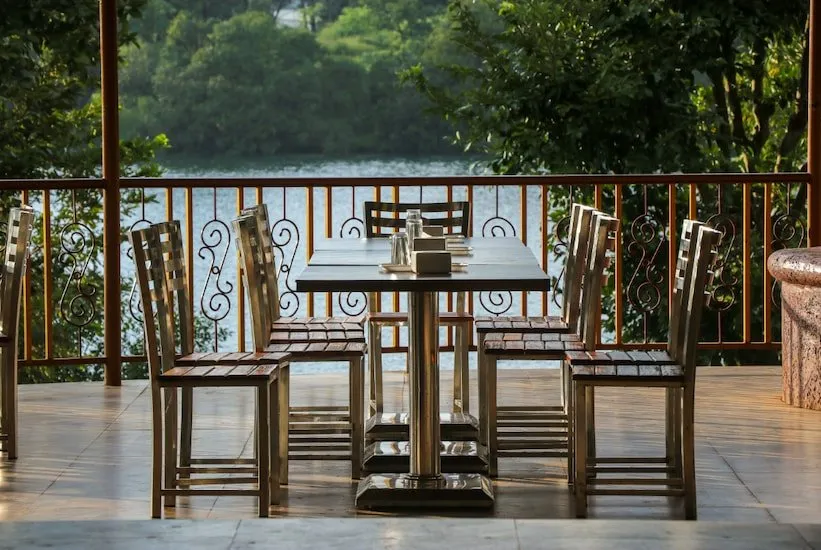 Lakeside dining