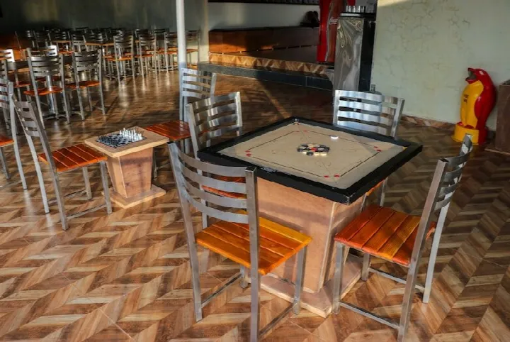 Restaurant seating