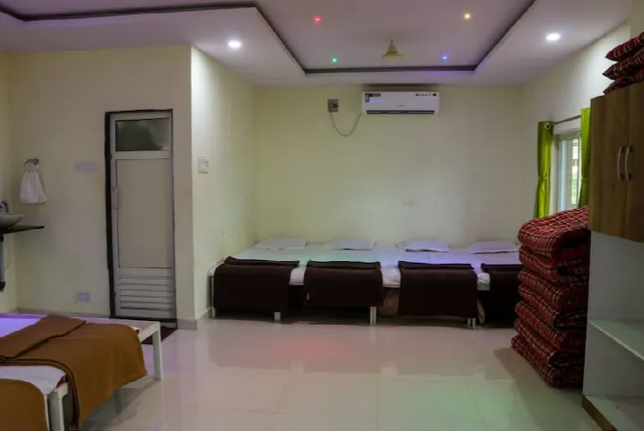 Family suite with eight beds
