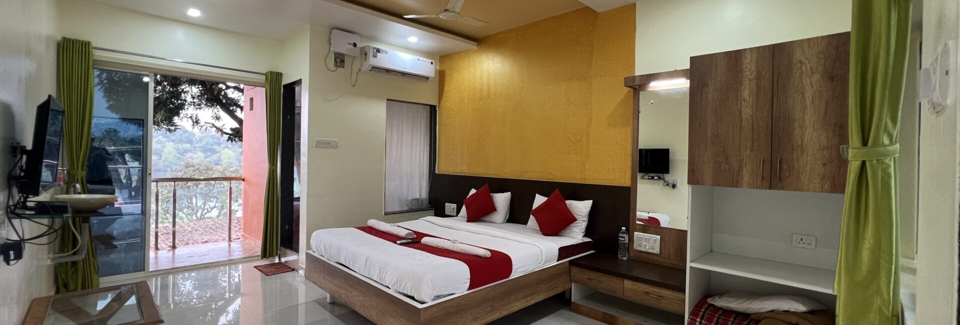 AC Superior Super Deluxe With Bathtub